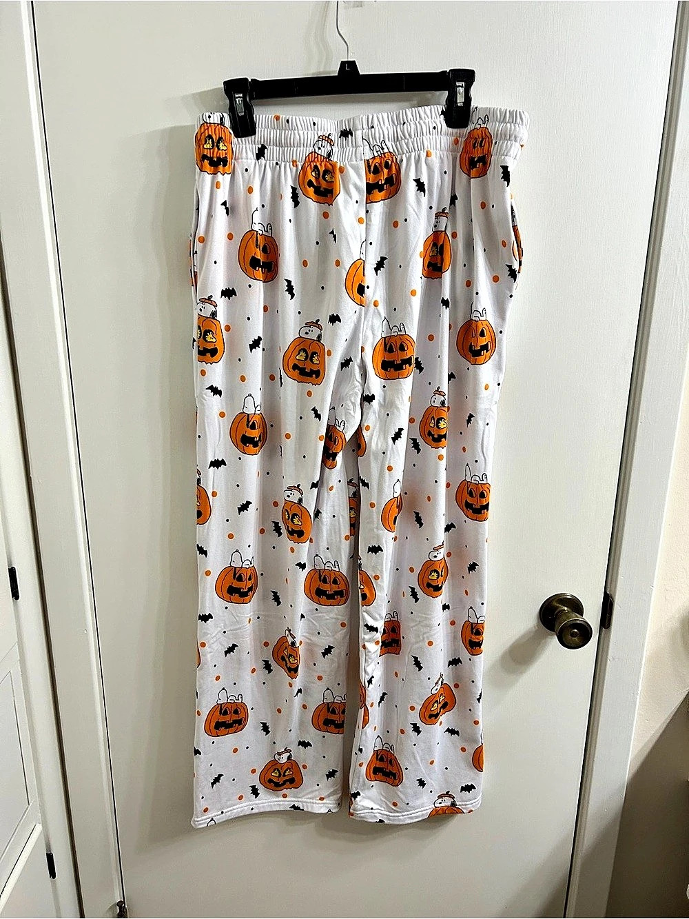 PEANUTS Lounge Pant Snoopy & Pumpkins Lounge Pants White & Orange Size Large NWT - Picture 3 of 4